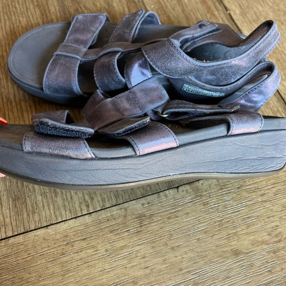 Blue Vionic sandals - Picture 5 of 5